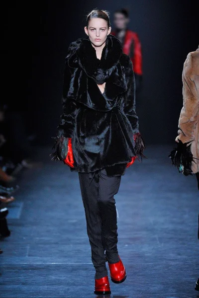 Look 16